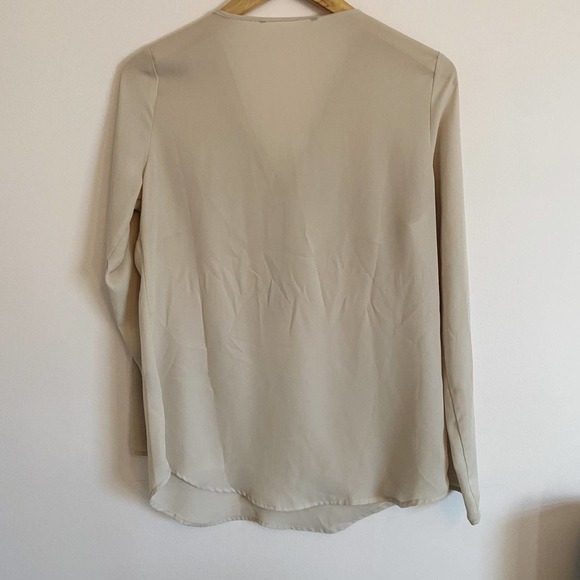 Creamy Beige Gold Zip Front Double Pocket Blouse - Picture 5 of 9